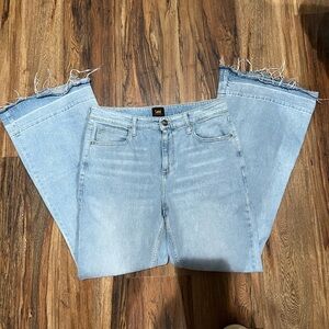 Lee Denim Jeans with Frayed Hem EUC Boot Cut Flattering Jeans Size 10